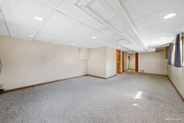 10228 S Kenneth Avenue, Oak Lawn, IL 60453