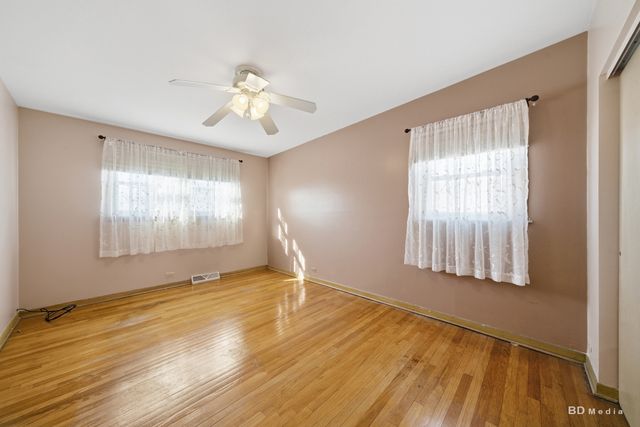 10228 S Kenneth Avenue, Oak Lawn, IL 60453