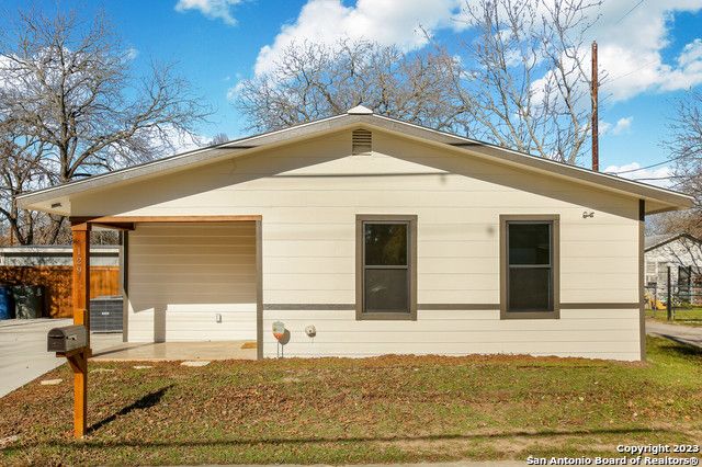 129 E TORREY ST, New Braunfels, TX 78130