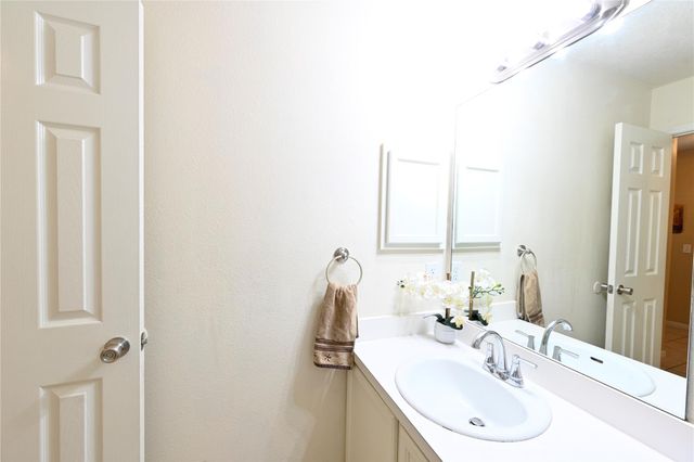 17118 Shadow Ledge Drive, Houston, TX 77095