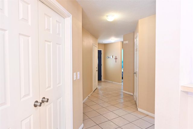 17118 Shadow Ledge Drive, Houston, TX 77095