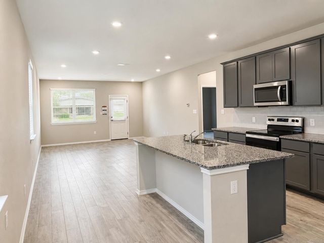 2156 Griffith DR, Seguin, TX 78155