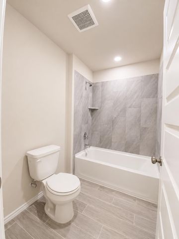 2156 Griffith DR, Seguin, TX 78155