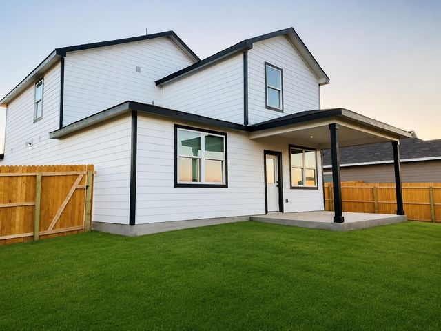 2156 Griffith DR, Seguin, TX 78155