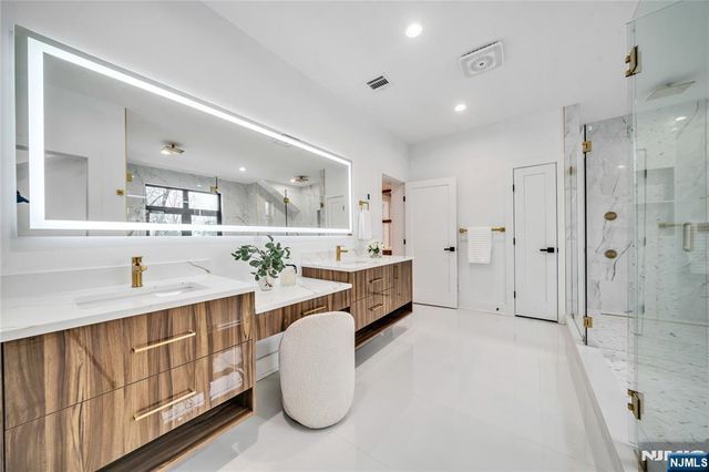 17 Belvedere Drive, Livingston, NJ 07039