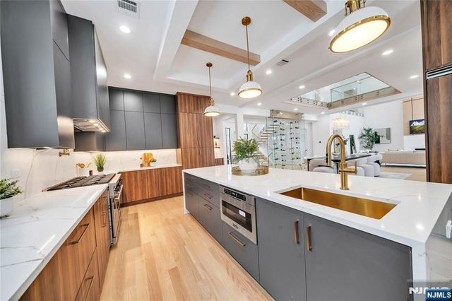 17 Belvedere Drive, Livingston, NJ 07039