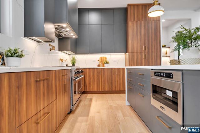 17 Belvedere Drive, Livingston, NJ 07039