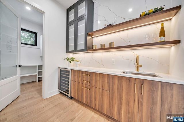 17 Belvedere Drive, Livingston, NJ 07039