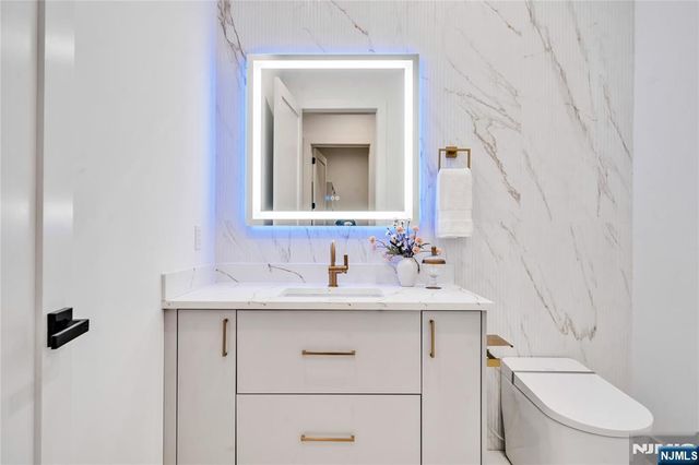 17 Belvedere Drive, Livingston, NJ 07039