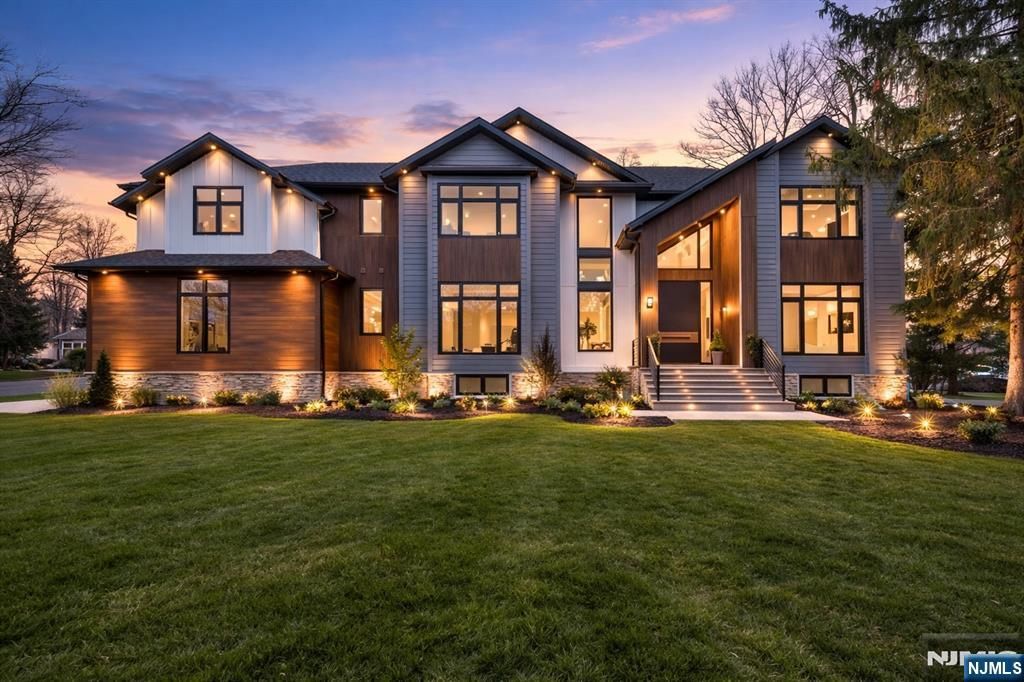 17 Belvedere Drive, Livingston, NJ 07039