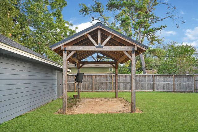 226 Driftwood Drive, Seabrook, TX 77586