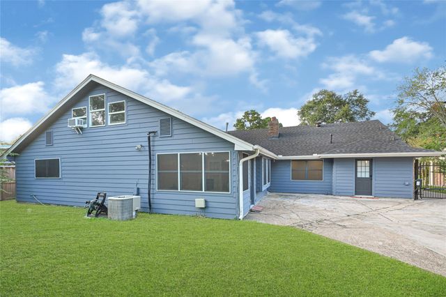 226 Driftwood Drive, Seabrook, TX 77586