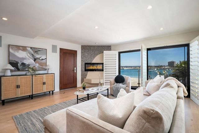 2820 BAYSIDE WALK 6, San Diego, CA 92109
