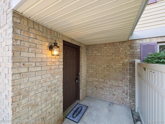 61011 Greenwood Drive, South Lyon, MI 48178