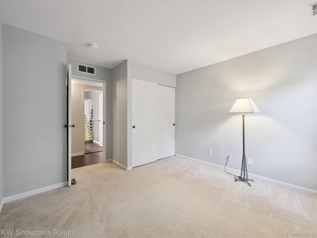 61011 Greenwood Drive, South Lyon, MI 48178