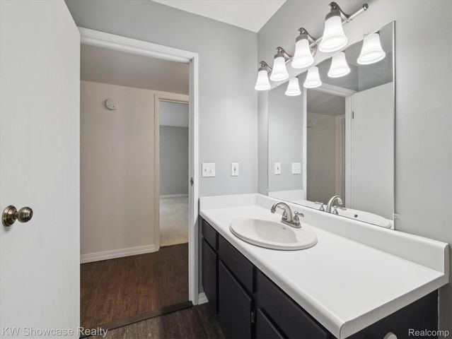 61011 Greenwood Drive, South Lyon, MI 48178