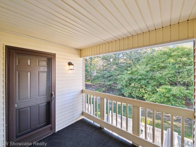 61011 Greenwood Drive, South Lyon, MI 48178