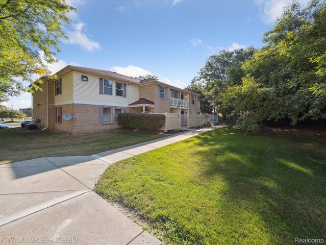61011 Greenwood Drive, South Lyon, MI 48178