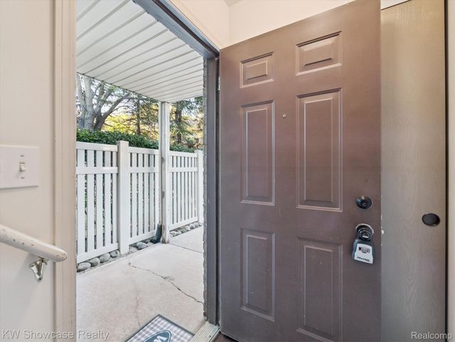 61011 Greenwood Drive, South Lyon, MI 48178