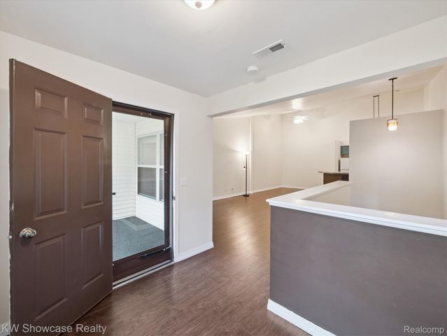 61011 Greenwood Drive, South Lyon, MI 48178