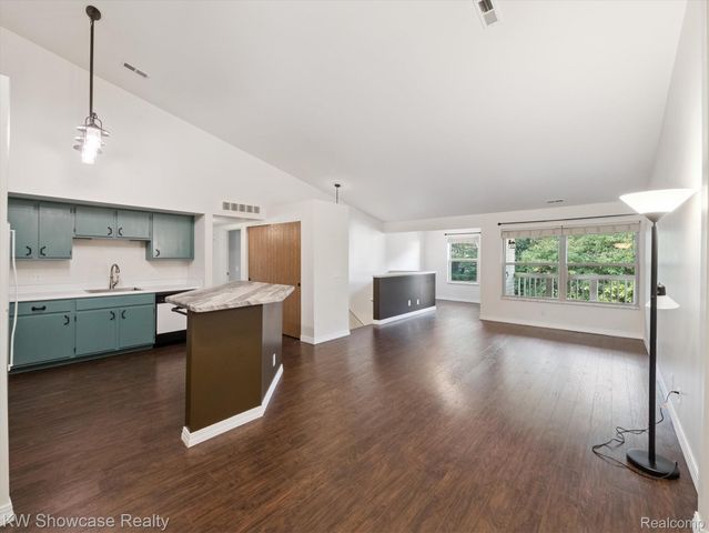 61011 Greenwood Drive, South Lyon, MI 48178