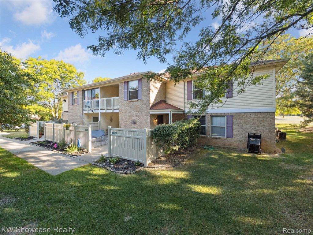 61011 Greenwood Drive, South Lyon, MI 48178