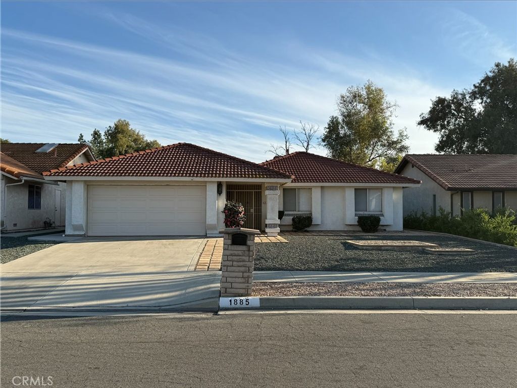 1885 Silver Oak, Hemet, CA 92545