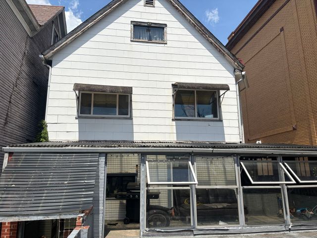 427 Agatha STREET, Pitcairn, PA 15140