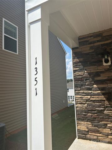 1351 37th Avenue Lane NE, Hickory, NC 28601
