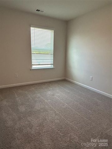 1351 37th Avenue Lane NE, Hickory, NC 28601