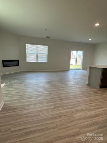 1351 37th Avenue Lane NE, Hickory, NC 28601