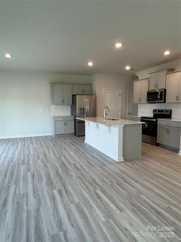 1351 37th Avenue Lane NE, Hickory, NC 28601