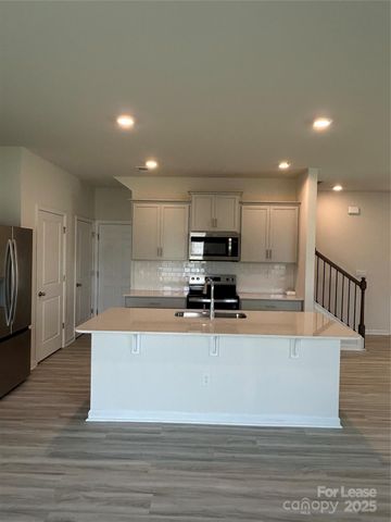 1351 37th Avenue Lane NE, Hickory, NC 28601