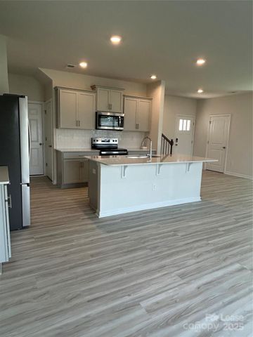 1351 37th Avenue Lane NE, Hickory, NC 28601