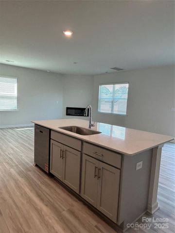 1351 37th Avenue Lane NE, Hickory, NC 28601