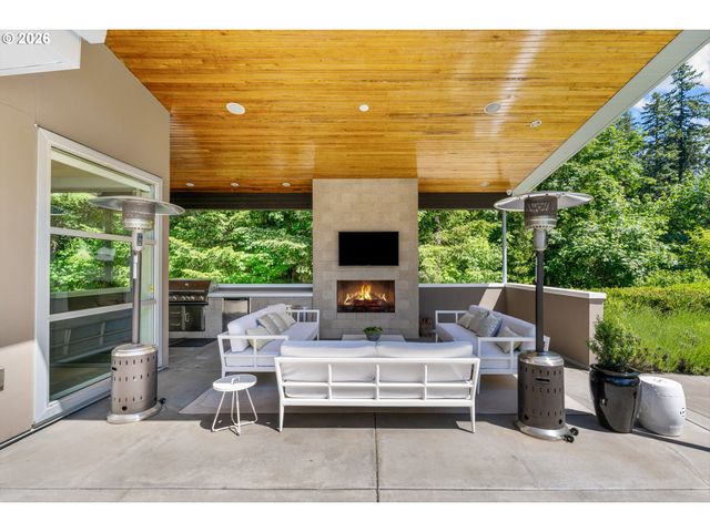 1510 S BUDDINGTON St, Portland, OR 97219