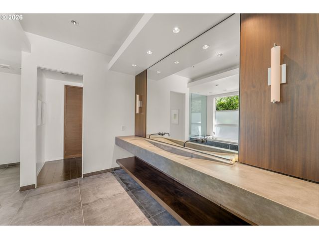 1510 S BUDDINGTON St, Portland, OR 97219