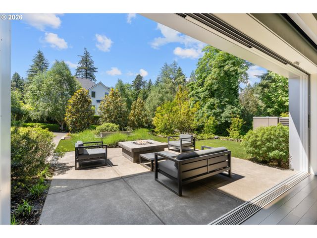 1510 S BUDDINGTON St, Portland, OR 97219
