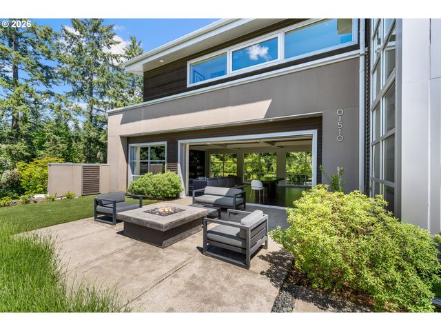 1510 S BUDDINGTON St, Portland, OR 97219