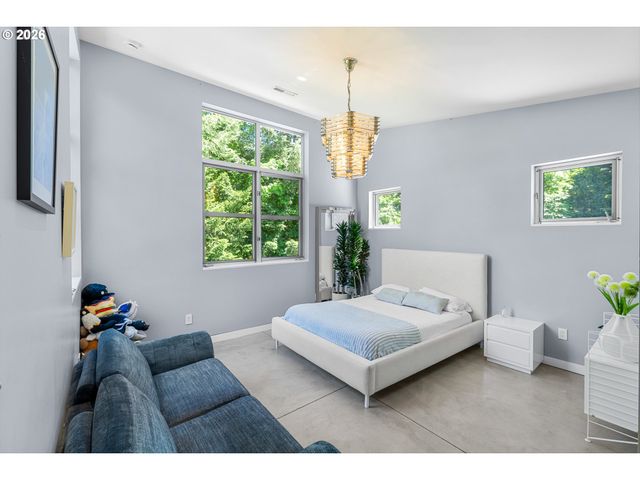 1510 S BUDDINGTON St, Portland, OR 97219