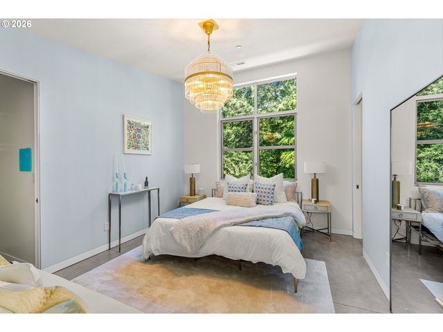 1510 S BUDDINGTON St, Portland, OR 97219