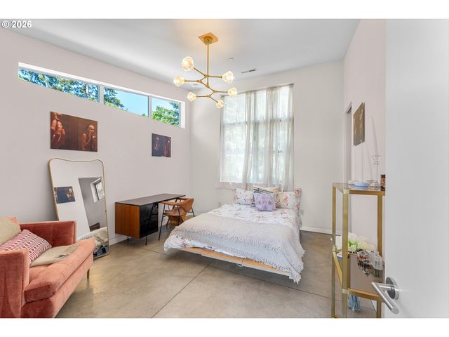 1510 S BUDDINGTON St, Portland, OR 97219