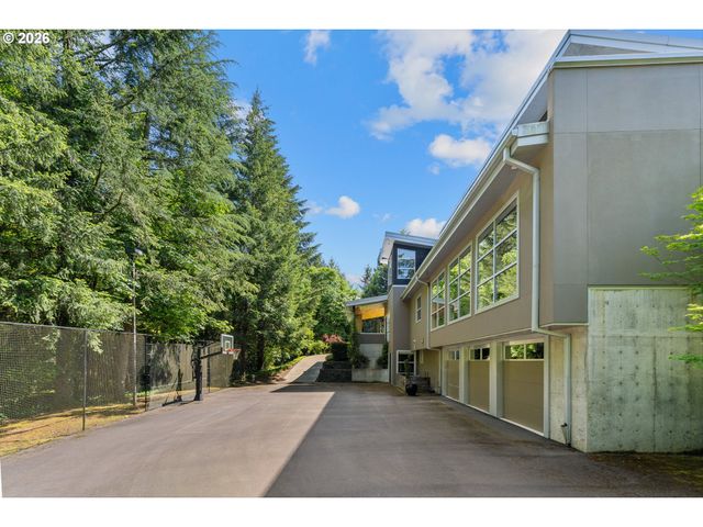 1510 S BUDDINGTON St, Portland, OR 97219