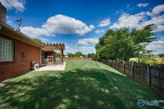 8548 Rolling Oaks Drive, Owens Cross Roads, AL 35763