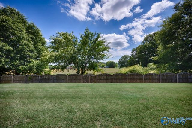 8548 Rolling Oaks Drive, Owens Cross Roads, AL 35763