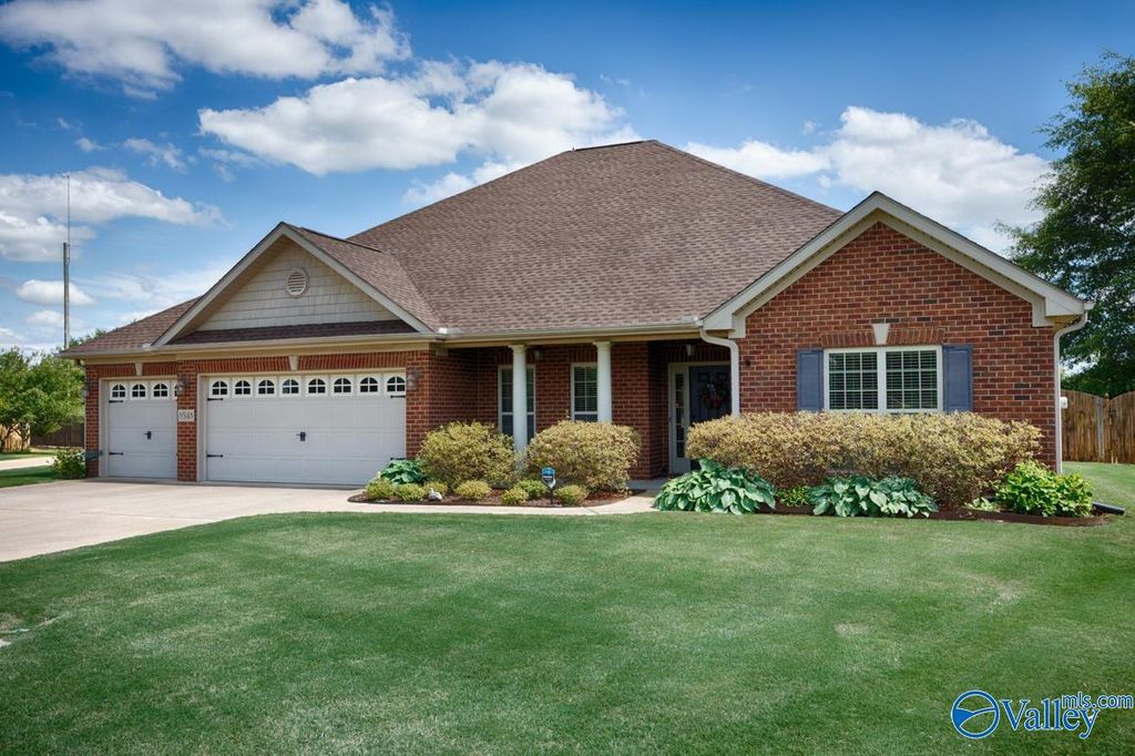 8548 Rolling Oaks Drive, Owens Cross Roads, AL 35763