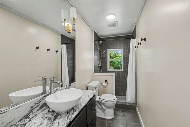 1222 W 32nd Street, Holland, MI 49423