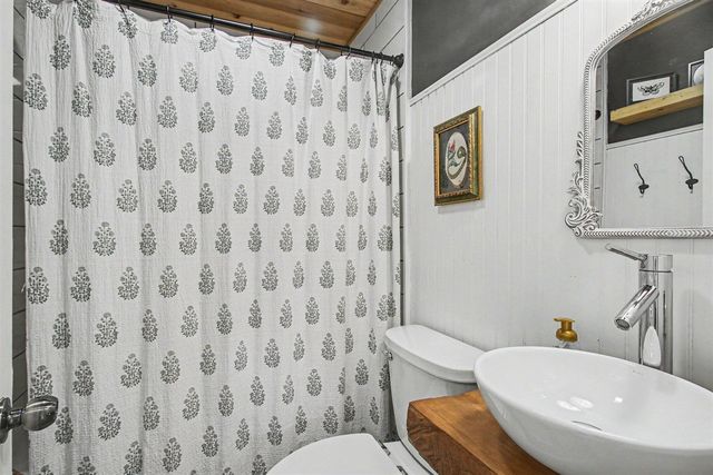 1222 W 32nd Street, Holland, MI 49423