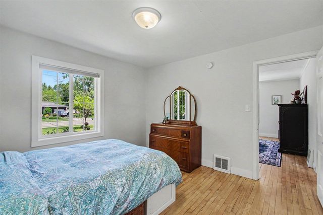 1222 W 32nd Street, Holland, MI 49423