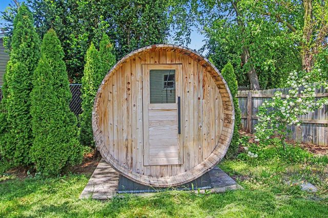1222 W 32nd Street, Holland, MI 49423